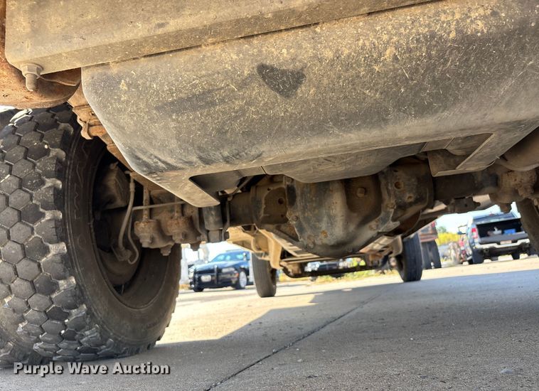 image for item DU1276 2000 Chevrolet C3500 utility bed pickup truck