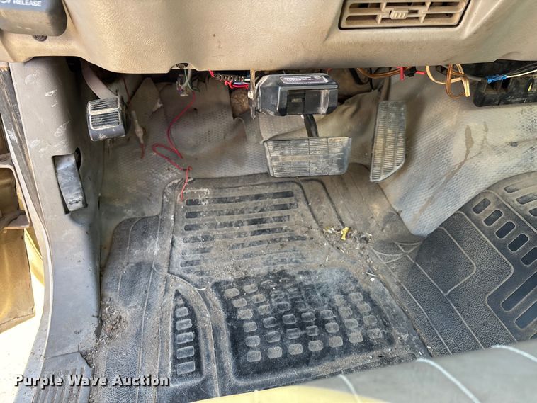 image for item DU1276 2000 Chevrolet C3500 utility bed pickup truck