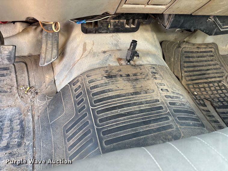 image for item DU1276 2000 Chevrolet C3500 utility bed pickup truck