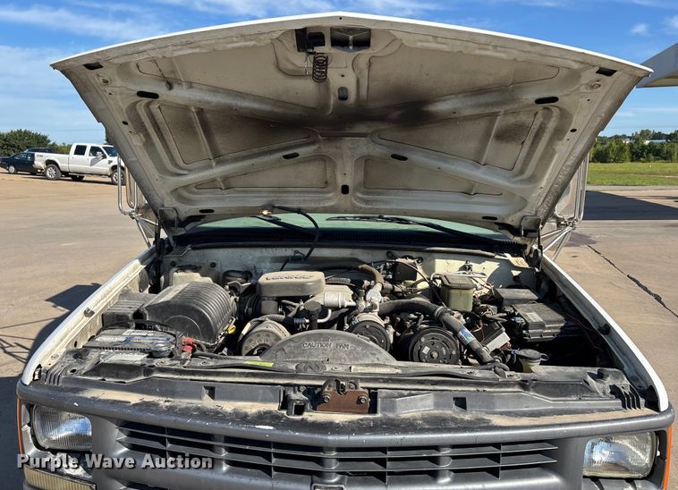 image for item DU1276 2000 Chevrolet C3500 utility bed pickup truck