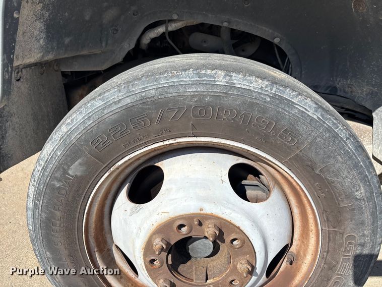 image for item DU1276 2000 Chevrolet C3500 utility bed pickup truck