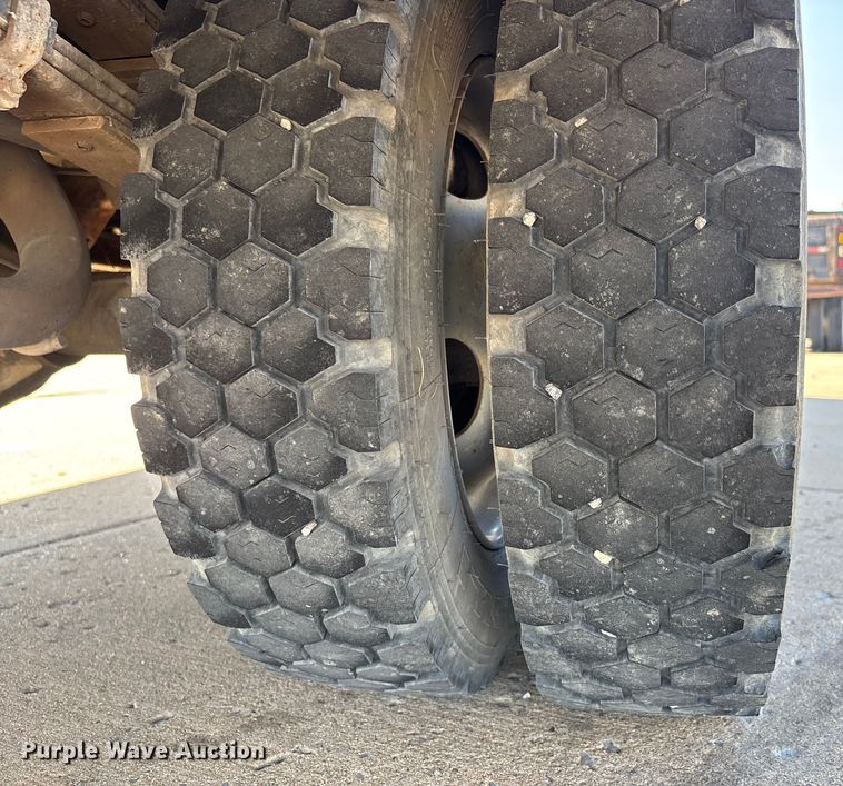 image for item DU1276 2000 Chevrolet C3500 utility bed pickup truck