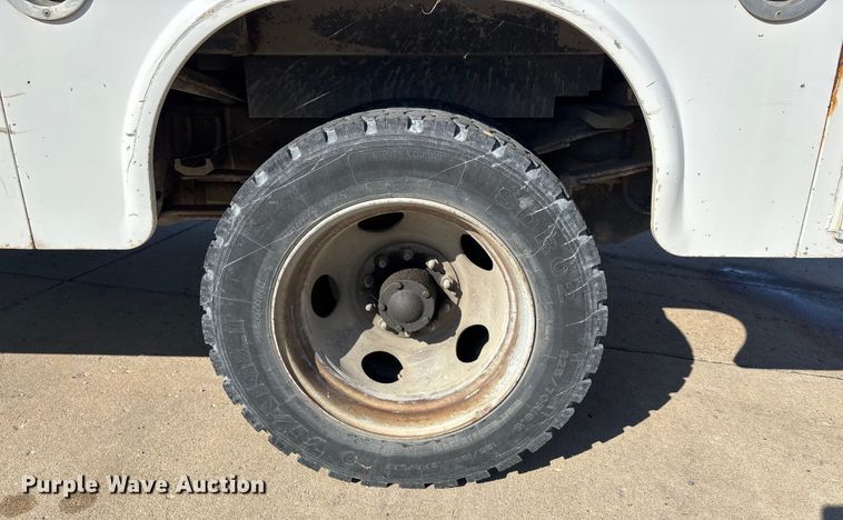 image for item DU1276 2000 Chevrolet C3500 utility bed pickup truck