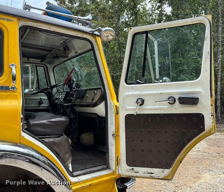 image for item DU1277 1979 International CO1950B pumper fire truck