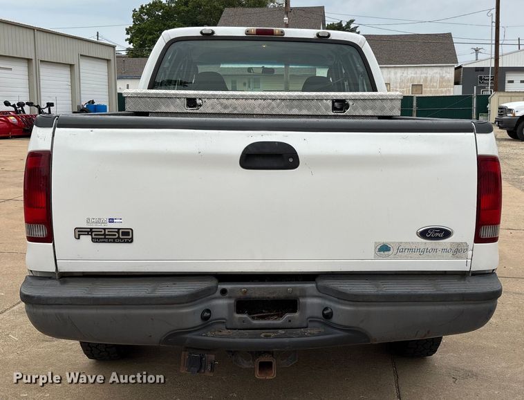 image for item DU1299 2003 Ford F250 Super Duty Crew Cab pickup truck