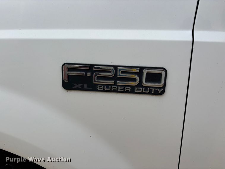 image for item DU1299 2003 Ford F250 Super Duty Crew Cab pickup truck