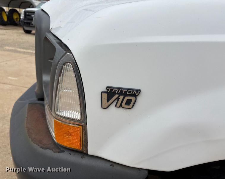 image for item DU1299 2003 Ford F250 Super Duty Crew Cab pickup truck