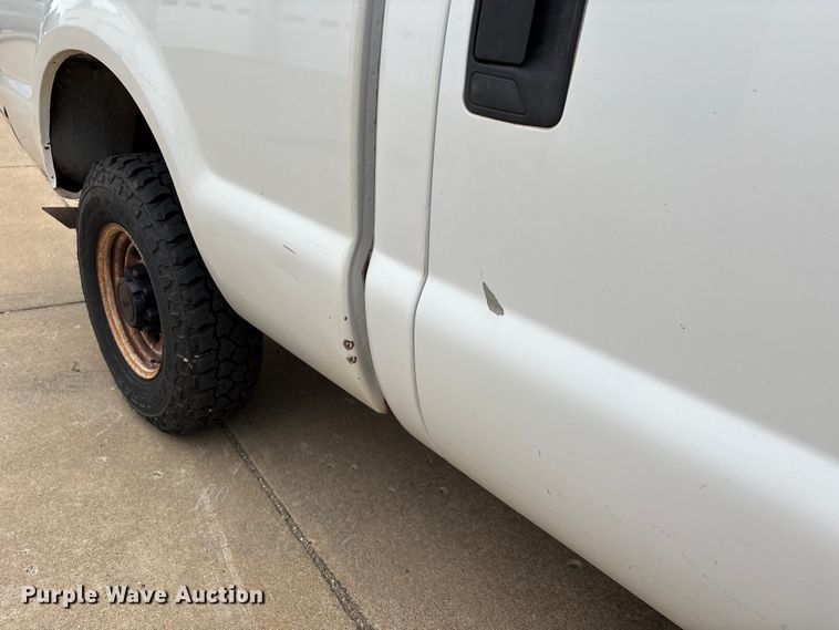 image for item DU1299 2003 Ford F250 Super Duty Crew Cab pickup truck