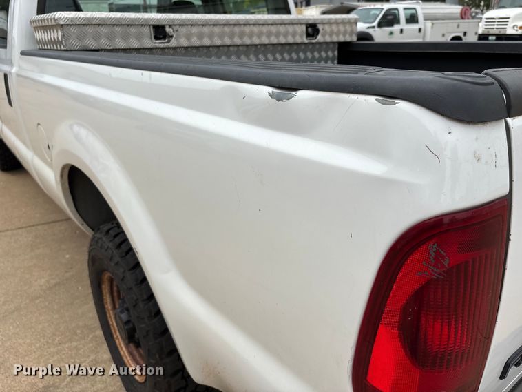 image for item DU1299 2003 Ford F250 Super Duty Crew Cab pickup truck