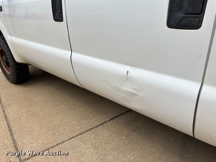 image for item DU1299 2003 Ford F250 Super Duty Crew Cab pickup truck