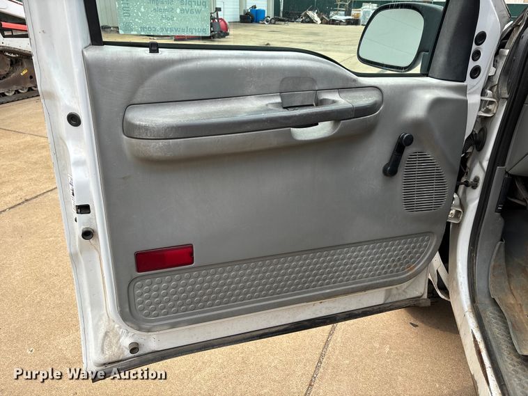 image for item DU1299 2003 Ford F250 Super Duty Crew Cab pickup truck