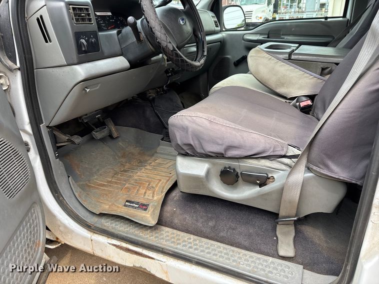 image for item DU1299 2003 Ford F250 Super Duty Crew Cab pickup truck