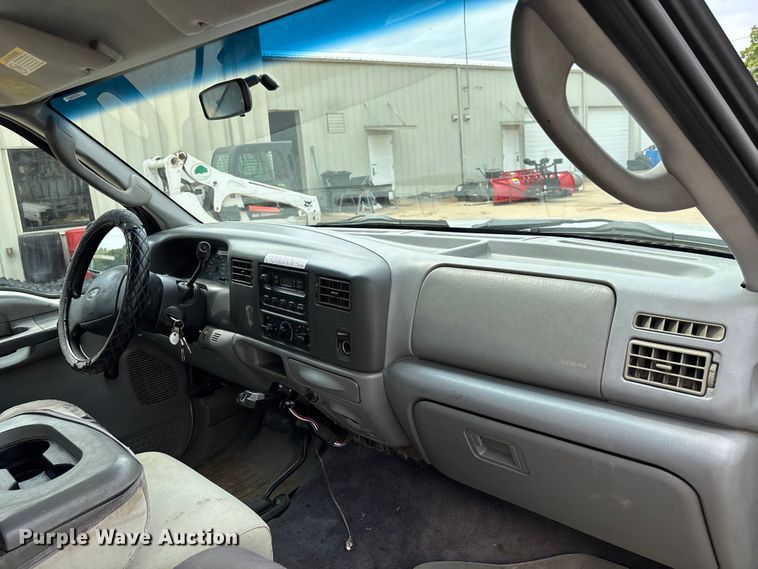 image for item DU1299 2003 Ford F250 Super Duty Crew Cab pickup truck