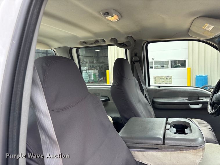 image for item DU1299 2003 Ford F250 Super Duty Crew Cab pickup truck