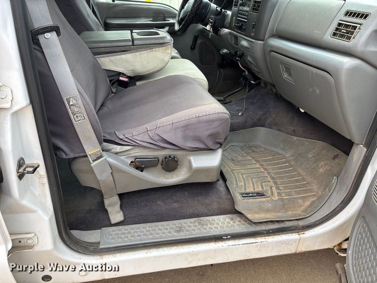 image for item DU1299 2003 Ford F250 Super Duty Crew Cab pickup truck