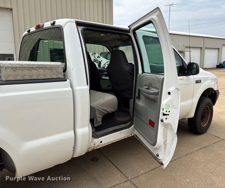image for item DU1299 2003 Ford F250 Super Duty Crew Cab pickup truck