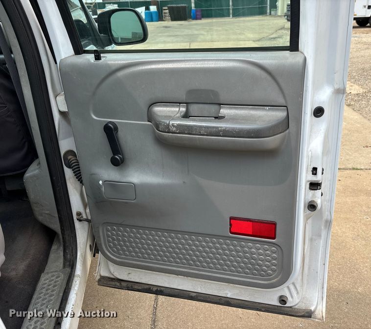 image for item DU1299 2003 Ford F250 Super Duty Crew Cab pickup truck