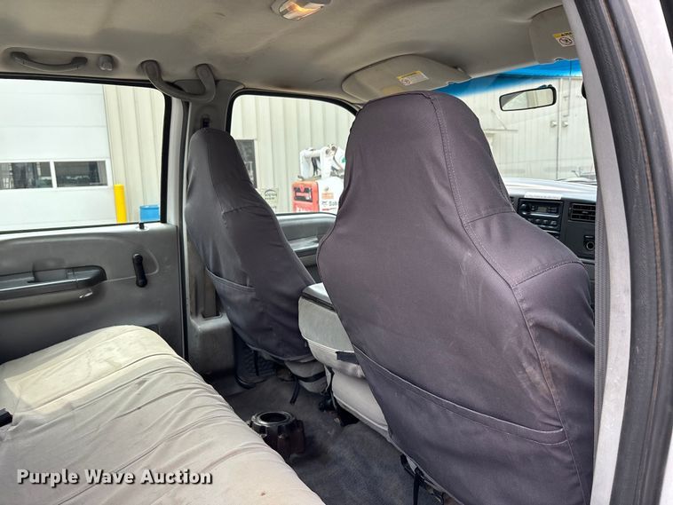 image for item DU1299 2003 Ford F250 Super Duty Crew Cab pickup truck