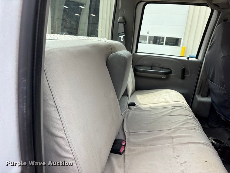 image for item DU1299 2003 Ford F250 Super Duty Crew Cab pickup truck