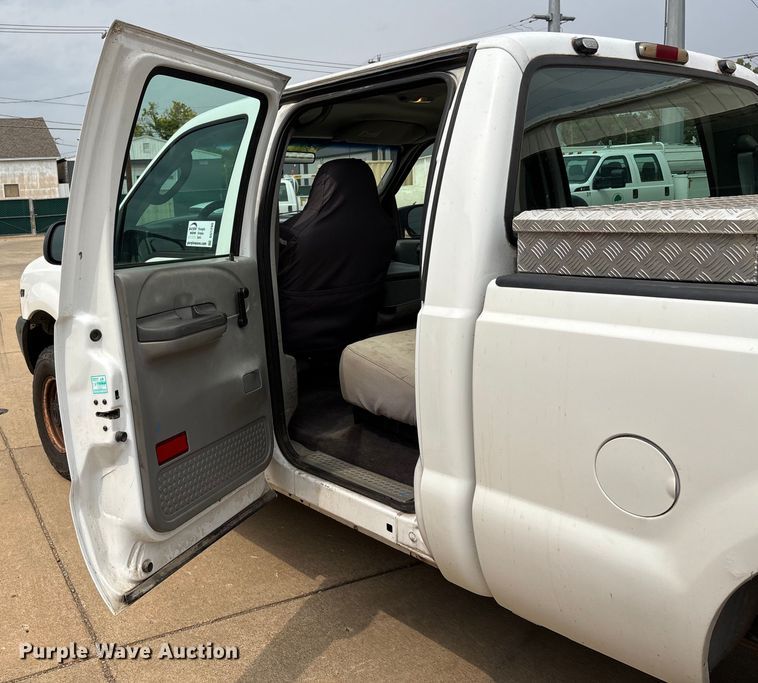 image for item DU1299 2003 Ford F250 Super Duty Crew Cab pickup truck