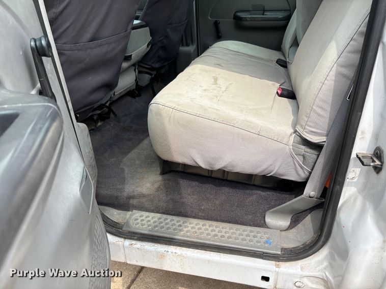 image for item DU1299 2003 Ford F250 Super Duty Crew Cab pickup truck