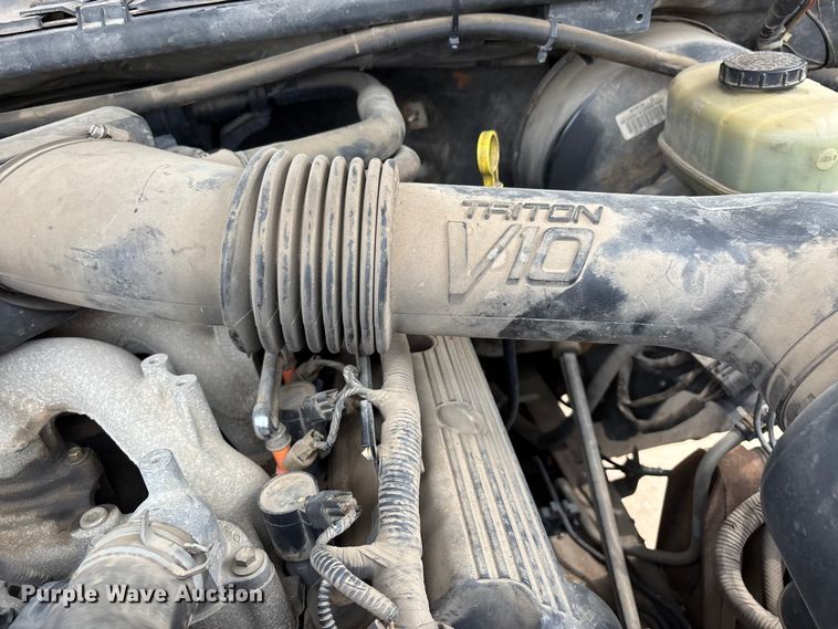 image for item DU1299 2003 Ford F250 Super Duty Crew Cab pickup truck