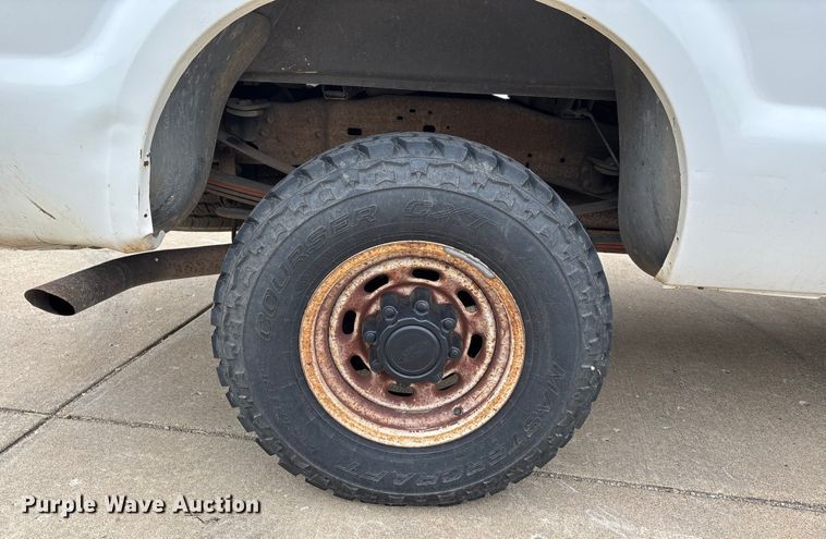 image for item DU1299 2003 Ford F250 Super Duty Crew Cab pickup truck