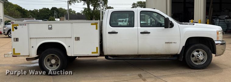 image for item DU1302 2010 Chevrolet Silverado 3500HD Crew Cab utility bed pickup truck