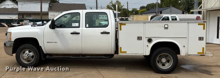 image for item DU1302 2010 Chevrolet Silverado 3500HD Crew Cab utility bed pickup truck