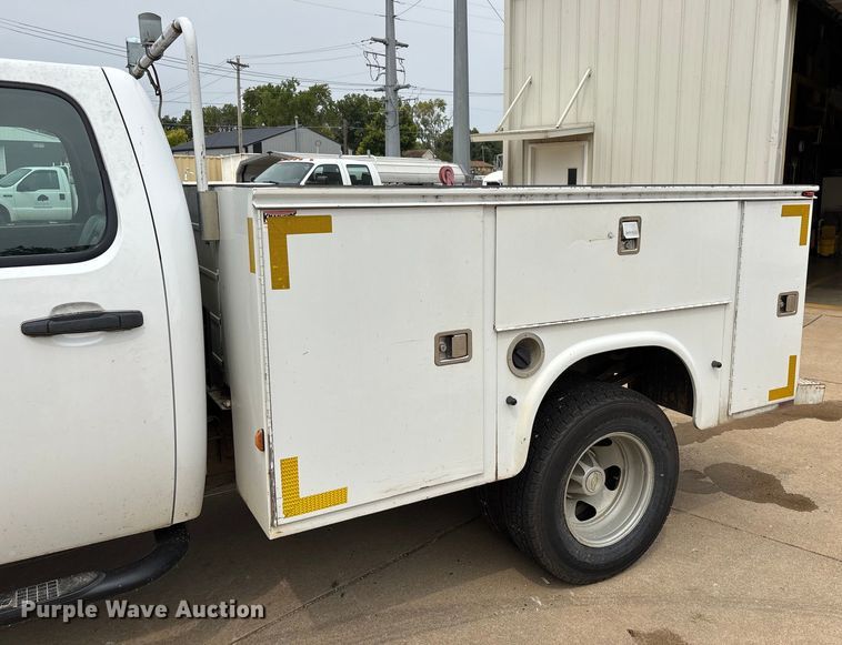 image for item DU1302 2010 Chevrolet Silverado 3500HD Crew Cab utility bed pickup truck