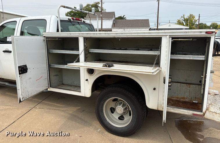 image for item DU1302 2010 Chevrolet Silverado 3500HD Crew Cab utility bed pickup truck