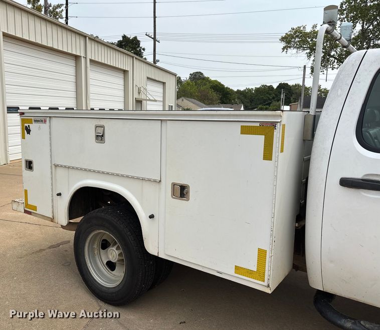 image for item DU1302 2010 Chevrolet Silverado 3500HD Crew Cab utility bed pickup truck