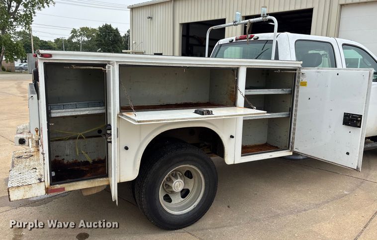 image for item DU1302 2010 Chevrolet Silverado 3500HD Crew Cab utility bed pickup truck