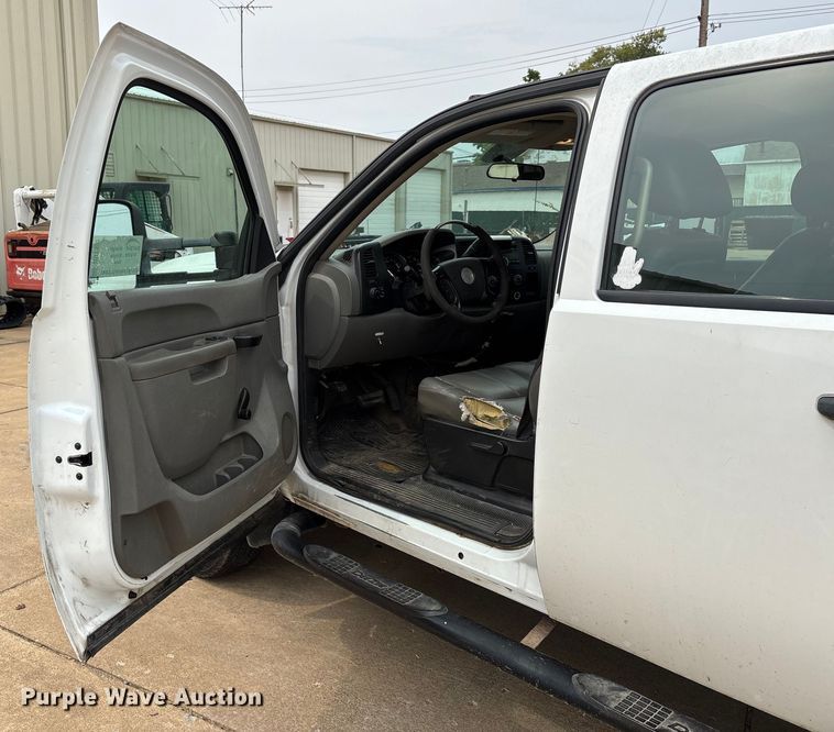 image for item DU1302 2010 Chevrolet Silverado 3500HD Crew Cab utility bed pickup truck