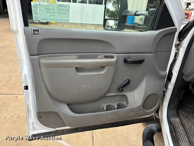 image for item DU1302 2010 Chevrolet Silverado 3500HD Crew Cab utility bed pickup truck