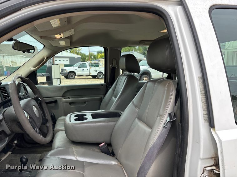 image for item DU1302 2010 Chevrolet Silverado 3500HD Crew Cab utility bed pickup truck