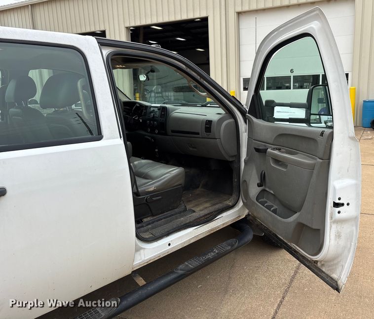 image for item DU1302 2010 Chevrolet Silverado 3500HD Crew Cab utility bed pickup truck