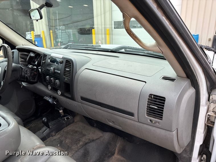 image for item DU1302 2010 Chevrolet Silverado 3500HD Crew Cab utility bed pickup truck