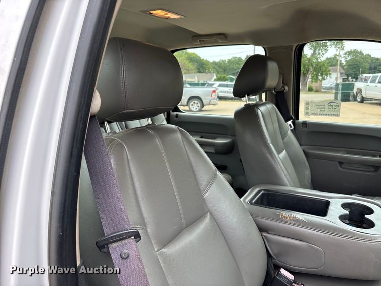 image for item DU1302 2010 Chevrolet Silverado 3500HD Crew Cab utility bed pickup truck