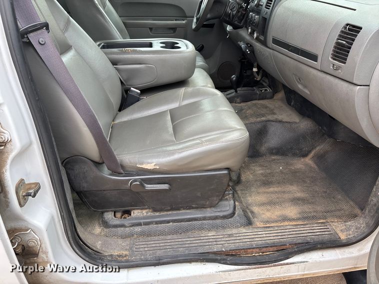 image for item DU1302 2010 Chevrolet Silverado 3500HD Crew Cab utility bed pickup truck