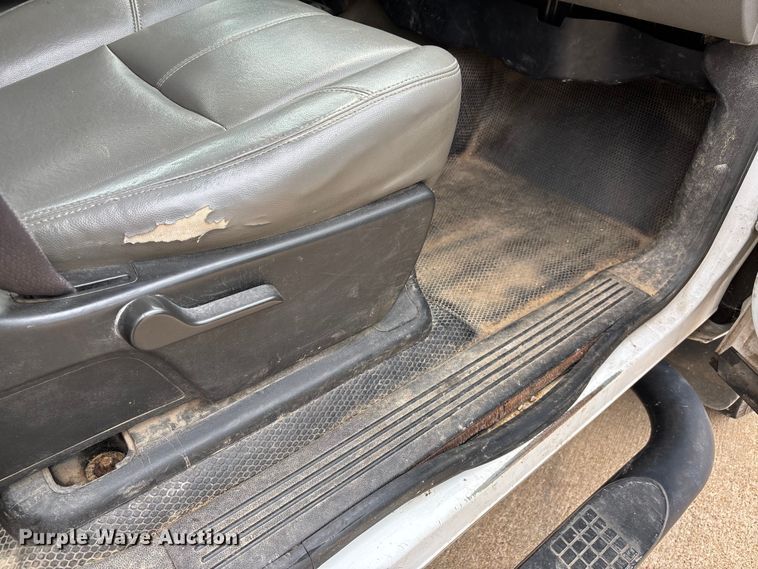 image for item DU1302 2010 Chevrolet Silverado 3500HD Crew Cab utility bed pickup truck