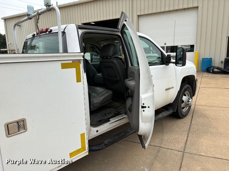image for item DU1302 2010 Chevrolet Silverado 3500HD Crew Cab utility bed pickup truck