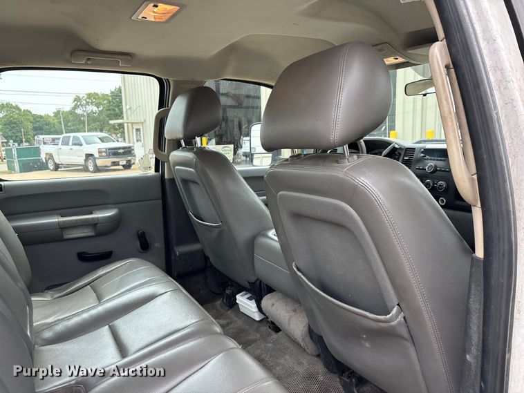 image for item DU1302 2010 Chevrolet Silverado 3500HD Crew Cab utility bed pickup truck
