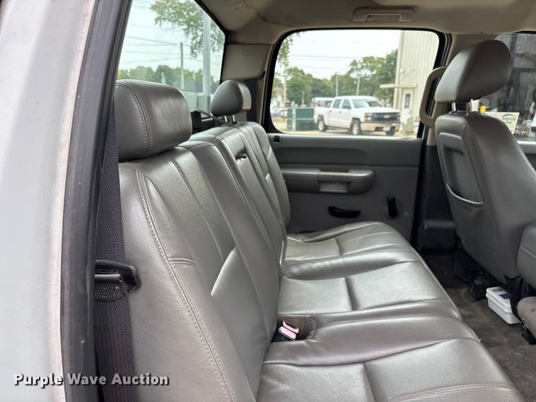 image for item DU1302 2010 Chevrolet Silverado 3500HD Crew Cab utility bed pickup truck