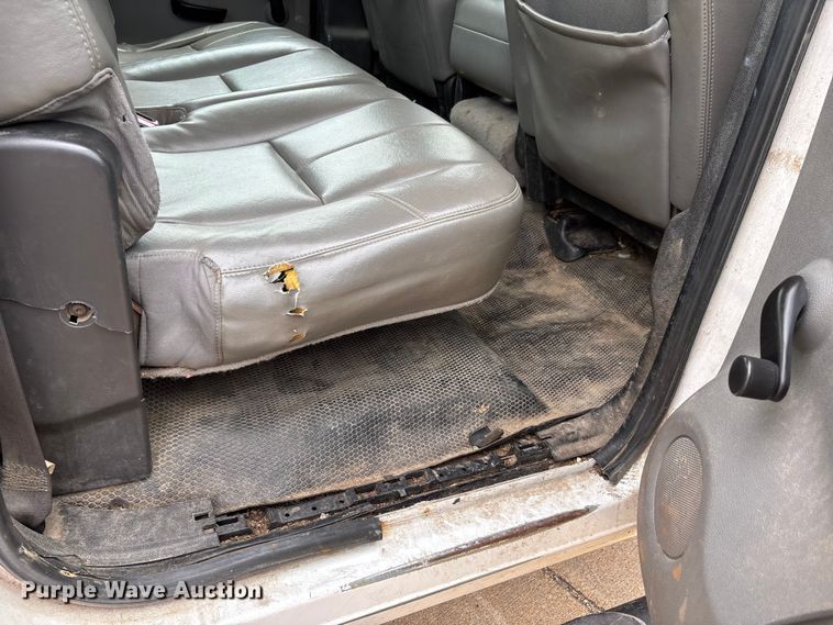 image for item DU1302 2010 Chevrolet Silverado 3500HD Crew Cab utility bed pickup truck