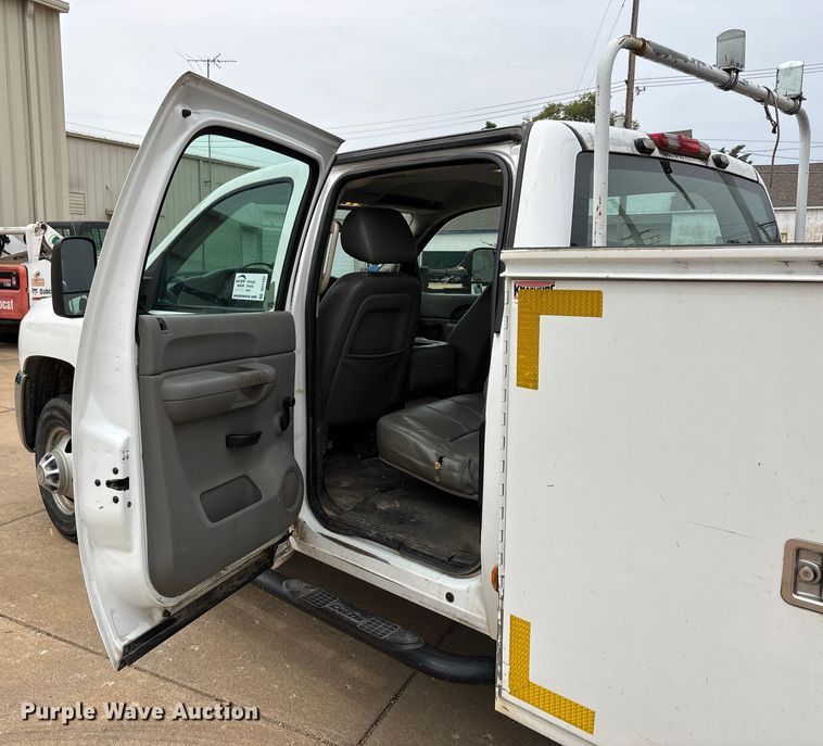 image for item DU1302 2010 Chevrolet Silverado 3500HD Crew Cab utility bed pickup truck