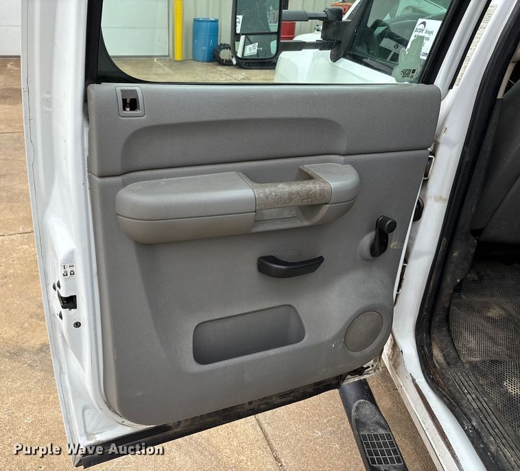 image for item DU1302 2010 Chevrolet Silverado 3500HD Crew Cab utility bed pickup truck