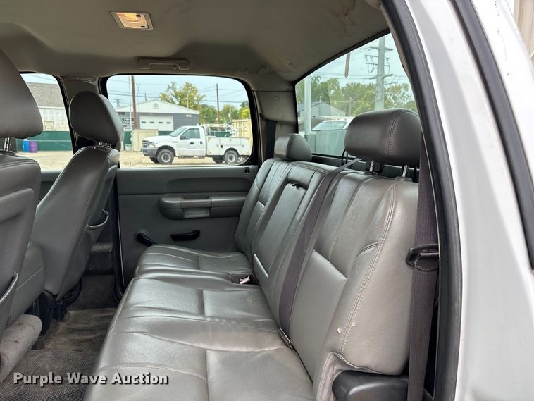 image for item DU1302 2010 Chevrolet Silverado 3500HD Crew Cab utility bed pickup truck