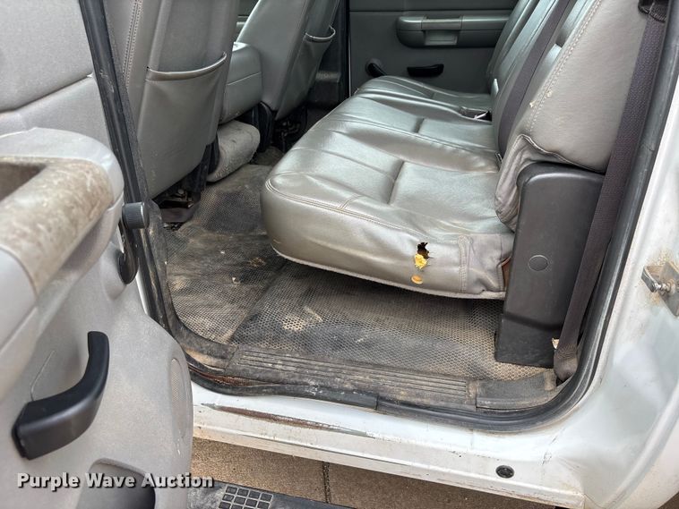 image for item DU1302 2010 Chevrolet Silverado 3500HD Crew Cab utility bed pickup truck