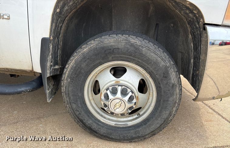 image for item DU1302 2010 Chevrolet Silverado 3500HD Crew Cab utility bed pickup truck